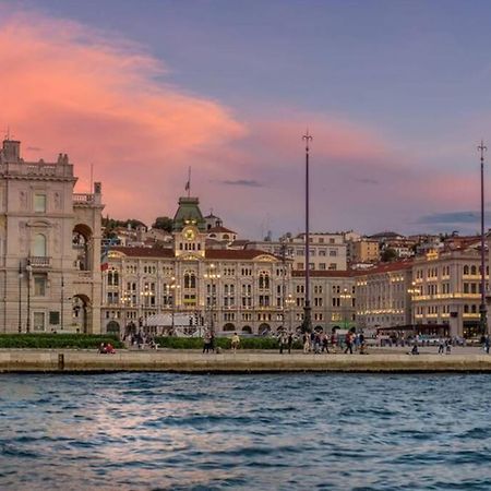 Luxury Stazione Centrale Elegante Loft Apartment Trieste Bagian luar foto