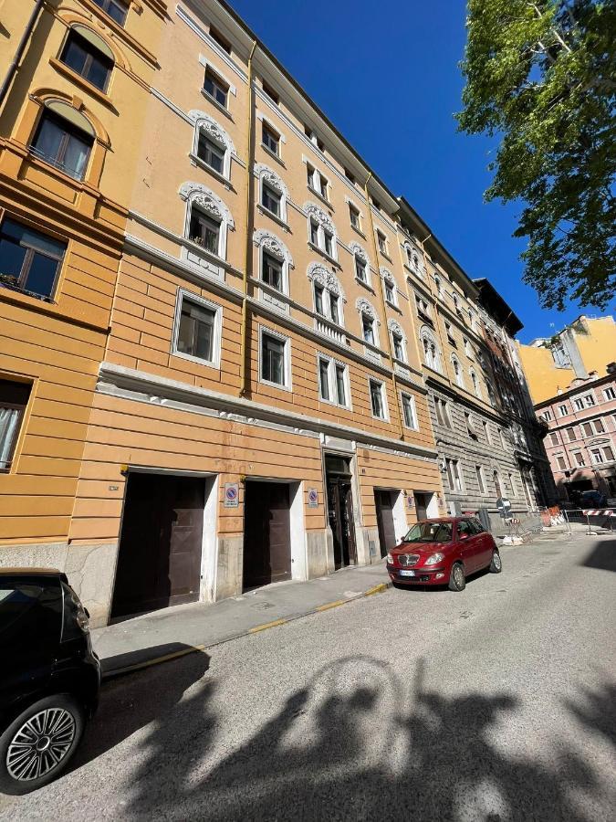 Luxury Stazione Centrale Elegante Loft Apartment Trieste Bagian luar foto